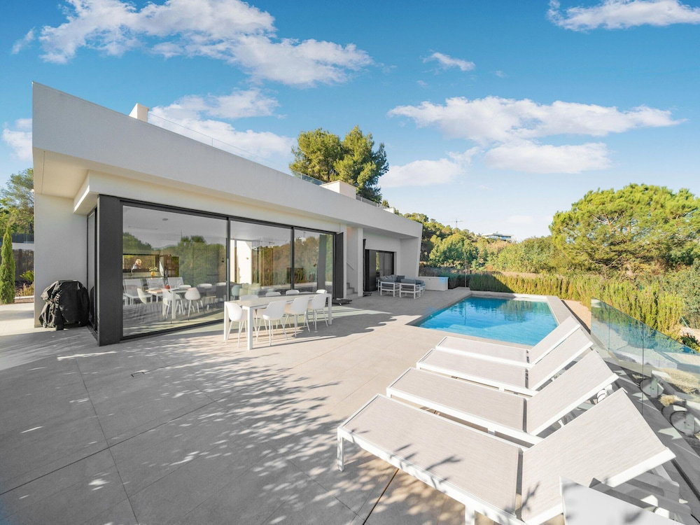 Hotel Luxury Villa Near Las Colinas