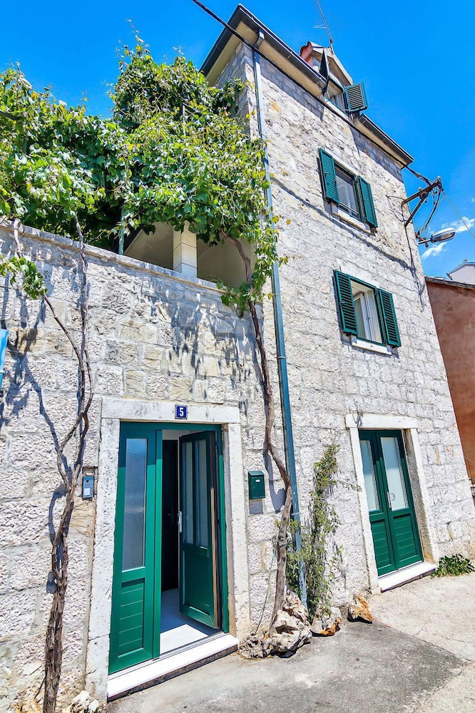 Hotel Apartments Luce I Jure
