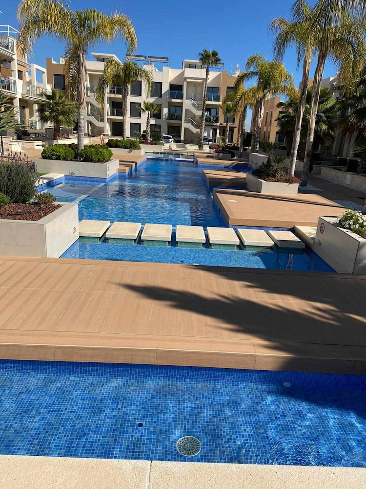 Hotel Sunny Penthouse Near Zenia Beach