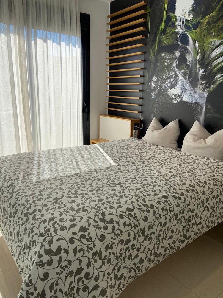 Sunny Penthouse Near Zenia Beach