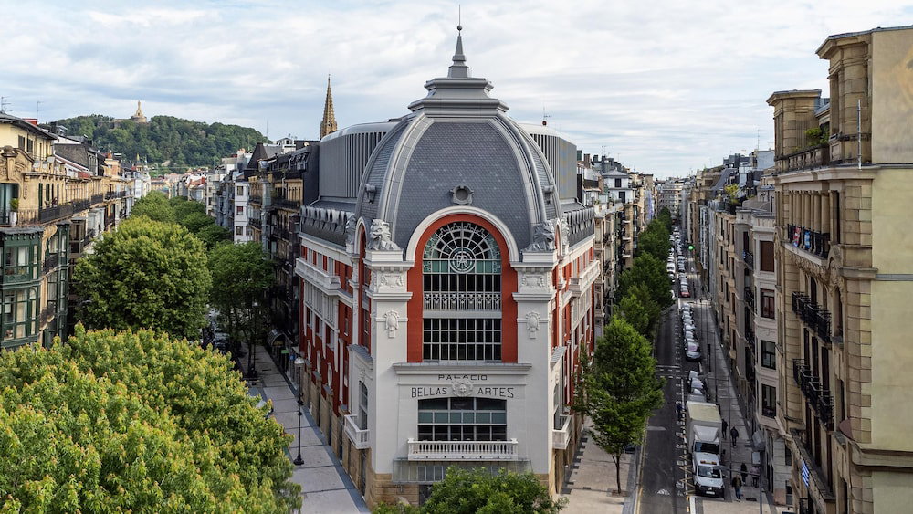 Hotel Palacio Bellas Artes San Sebastián, Curio Collection By Hilton