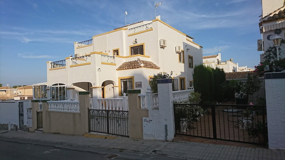 Hotel Orihuela - Sleeps 6 - Parking - Pool - Petfriendly