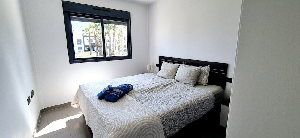 Bright Apartment In La Zenia For 4