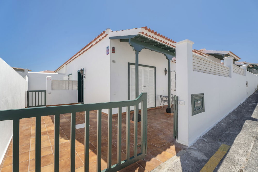 Hotel Charming Bungalow Rental In Abades, Spain - Perfect Family Retreat