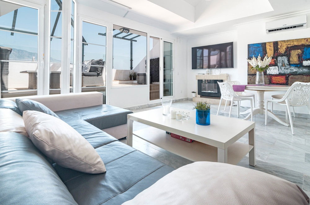 Hotel Sam65I Central 2 Bed Penthouse In Nueva Andalucia
