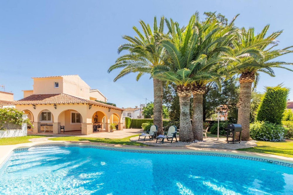 Hotel Private Pool, Garden, Barbecue And Beach Nearby