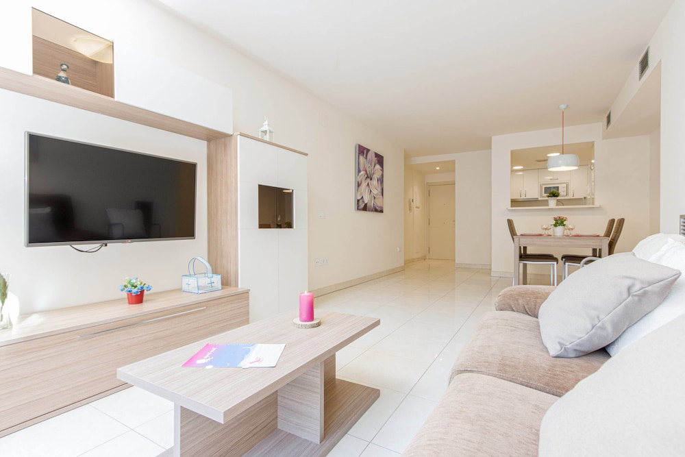 Hotel Apartment In Roses Near De La Punta Beach
