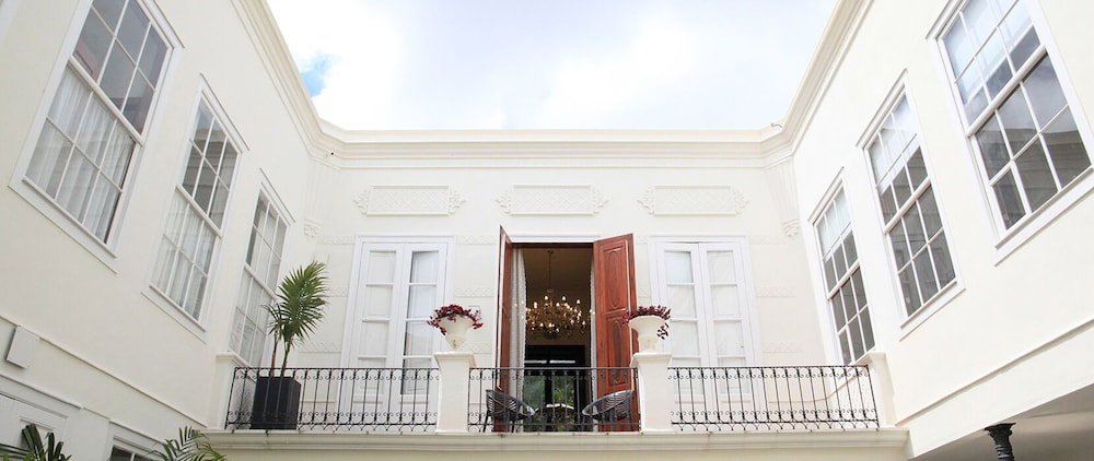 Hotel Nava Suites