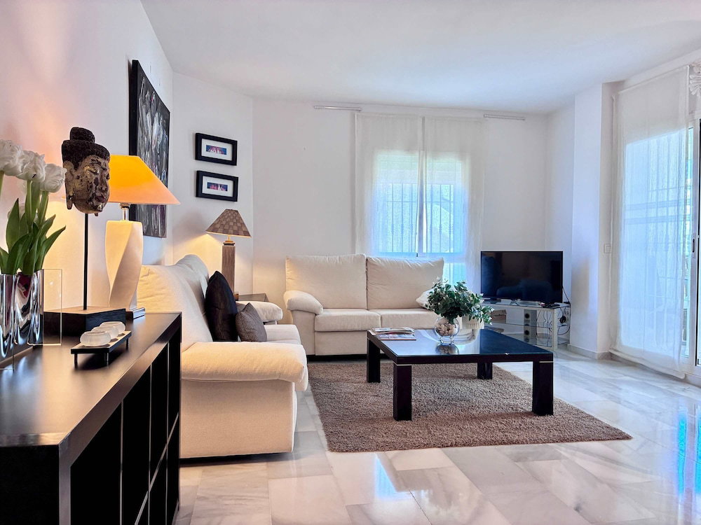 Hotel Comfortable 2 Bedroom First Floor F21