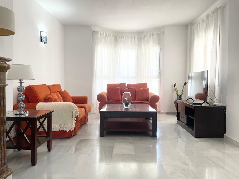 Hotel Spacious Poolside 3 Bedroom F-5