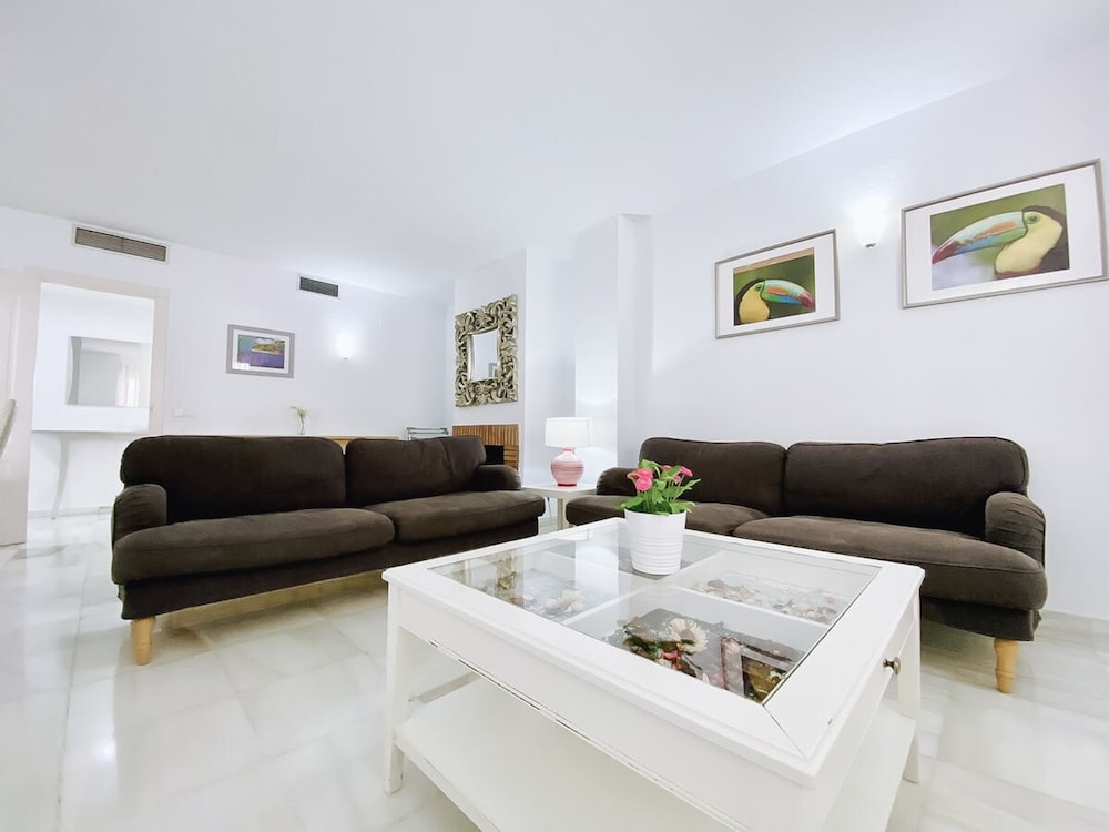 Hotel 3 Bedroom Ground Floor Easy Parking F-2