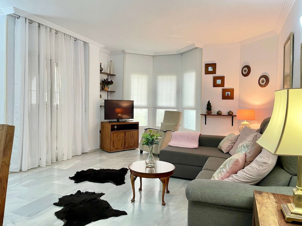 Hotel Easy Parking Poolside 2 Bedroom F-5