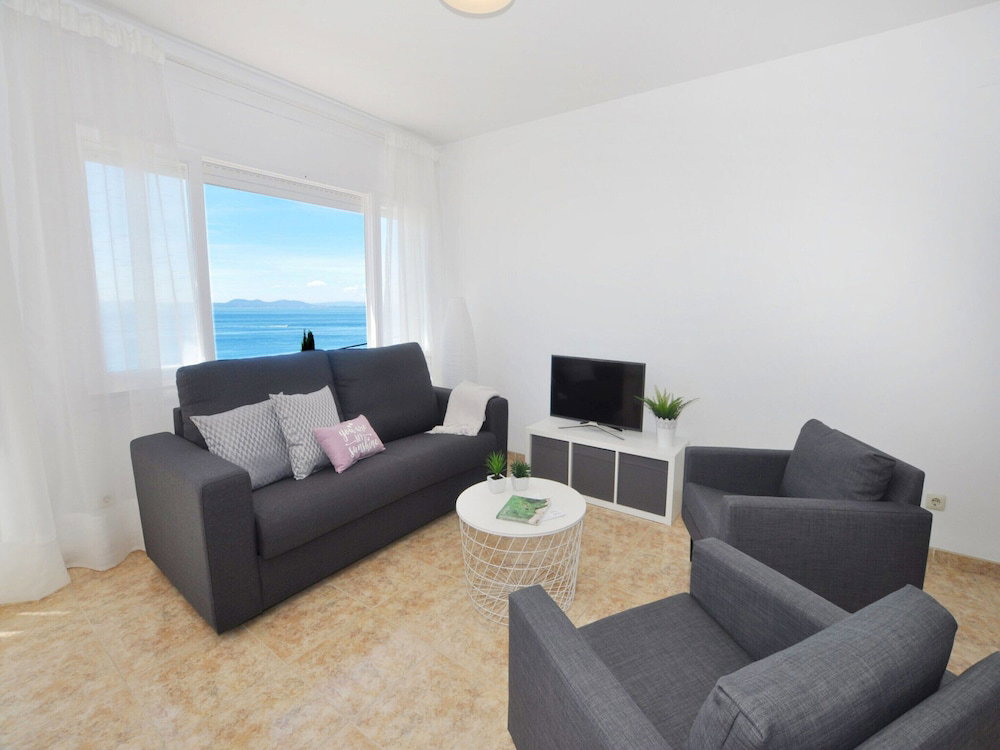 Hotel Apartment In Roses With Stunning Sea Views