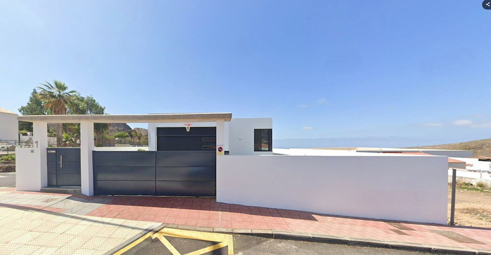 Hotel Apartment With Garden And Bbq In Tenerife