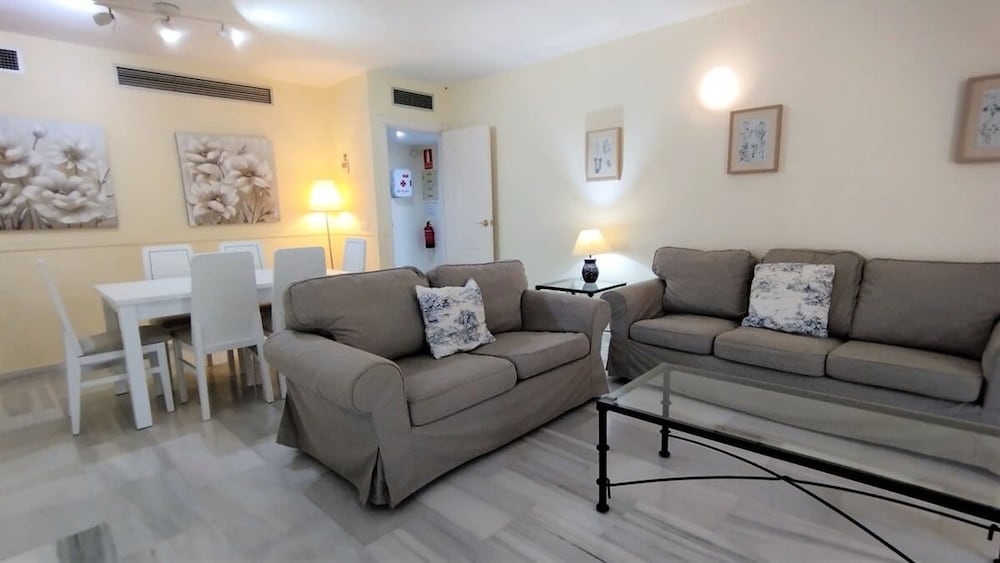 Hotel Standard 2 Bedroom Apartment F-3