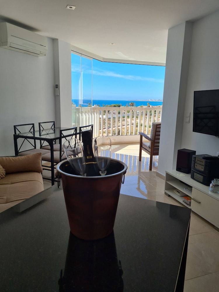 Luxurious 1St Line Top-Floor Apartment With Direct Sea Access
