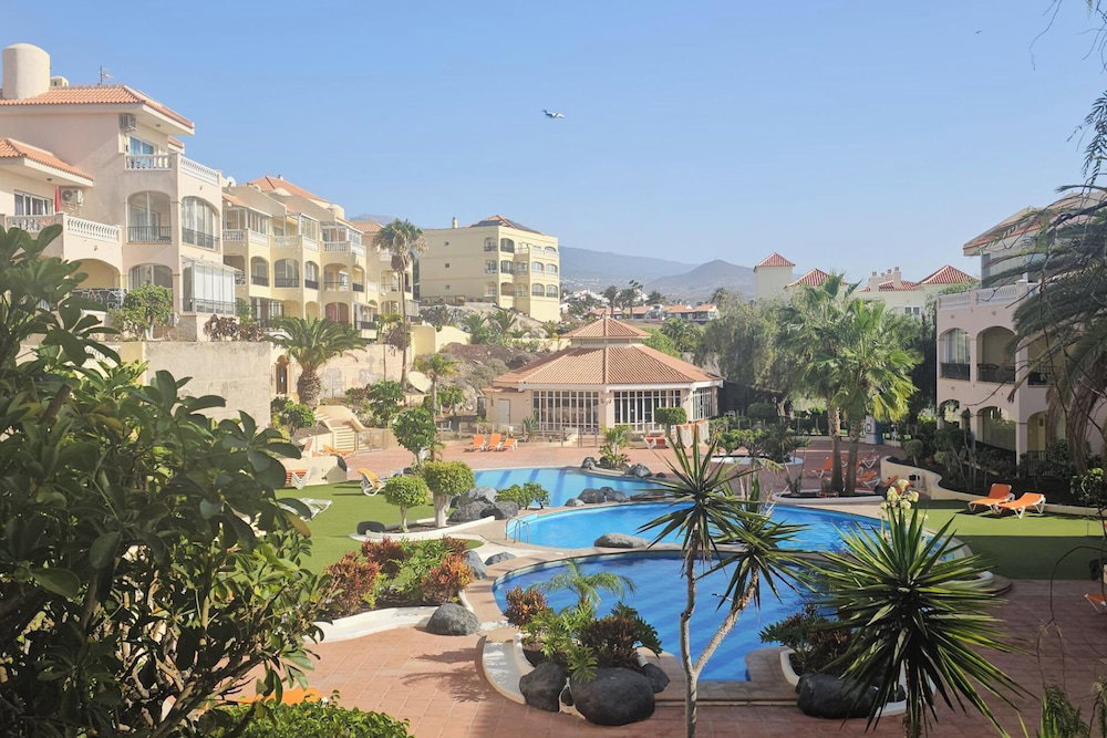 Hotel 1 Bed Apt Sleeps 5 - Indoor Pool - Free Parking