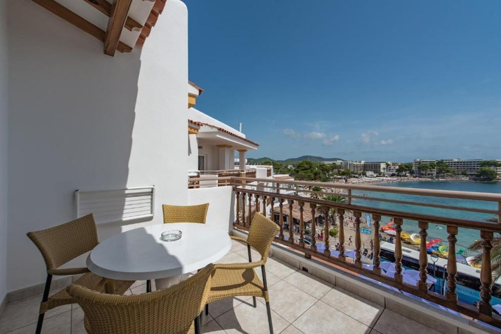 Apartamentos Es Canyer