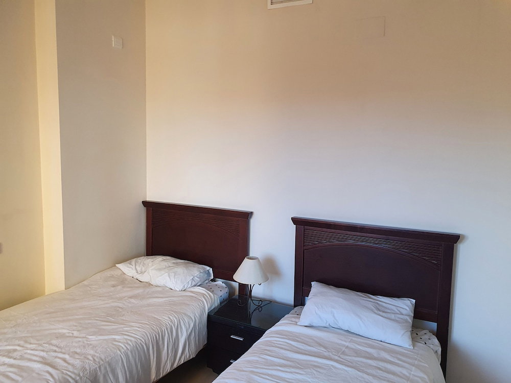 Hotel 3 Bed Penthouse - Sleeps 8 - Pool - Sea View