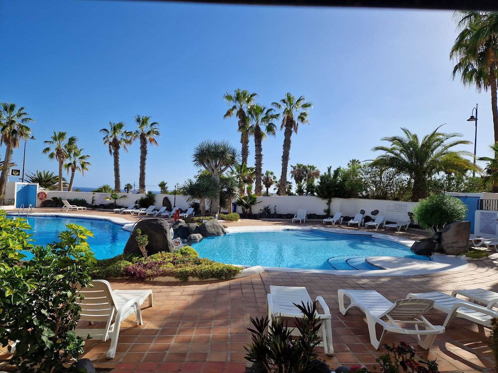 Hotel 2 Bed Apartment That Steps Out On To The Pool