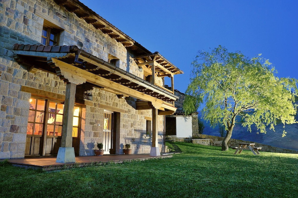 Hotel La Casa De Bustantegua