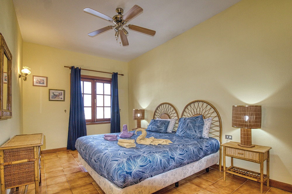 Ocean View-2 Bed-Sleeps 4-Pueblo Marinero