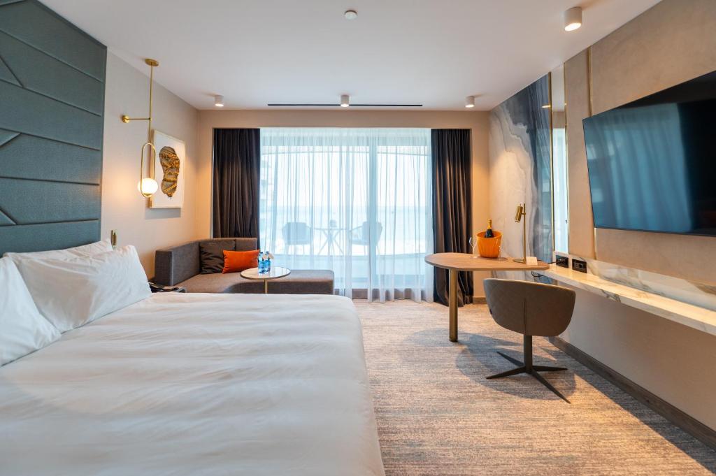 Crowne Plaza Constanta - Mamaia Beach by IHG