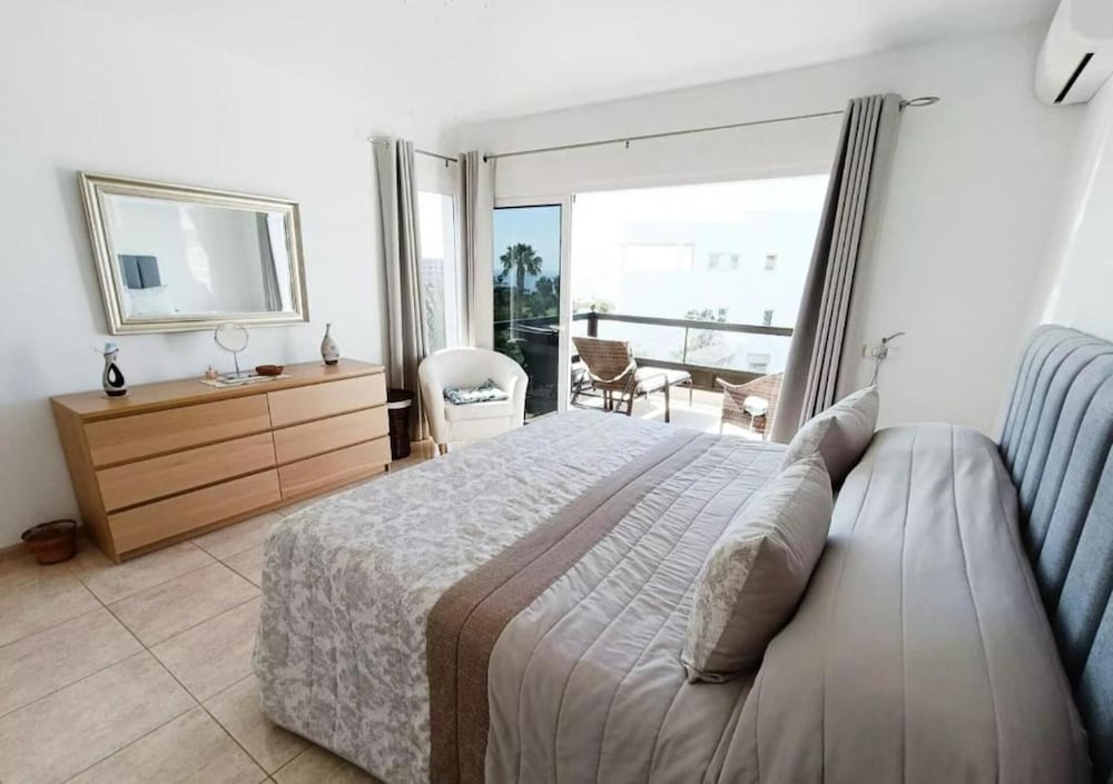 Beach Apartment In Amarilla Golf- Sleeps 4