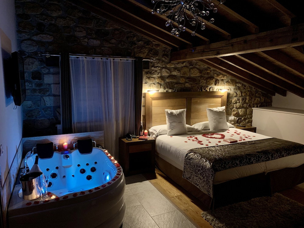 Hotel Akla Hotel Suites Valles Pasiegos