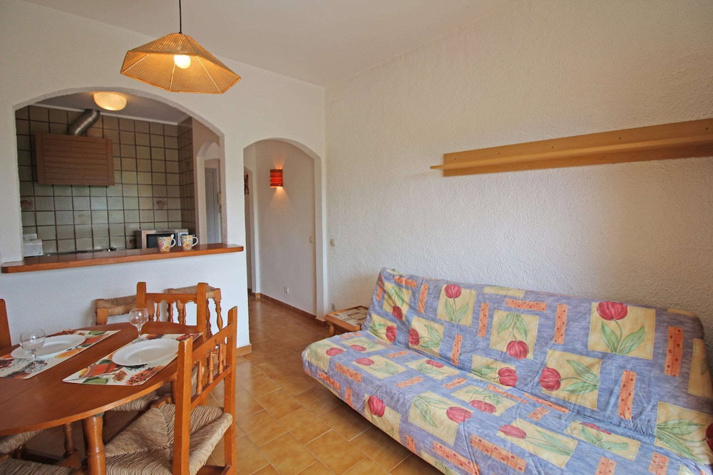 Hotel Studio In Empuriabrava Near Sandy Beach