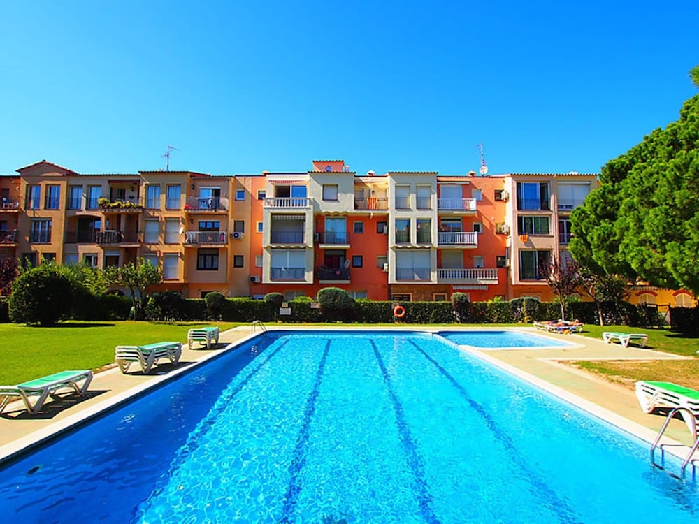 Hotel Apartment In Empuriabrava Near The Beach