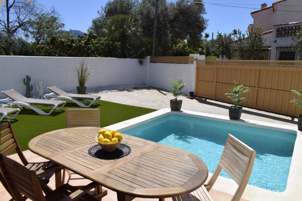 05 Ch3100 In Denia With 3 Bedrooms And 2 Bathrooms