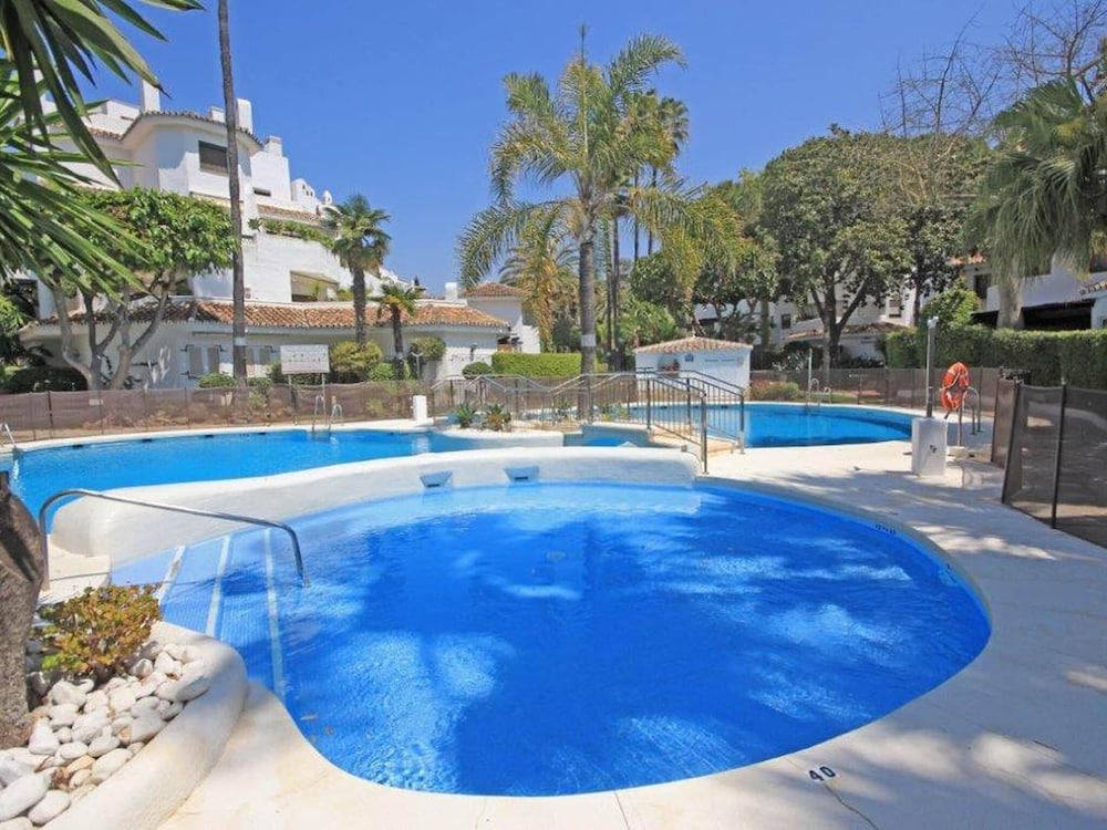 Hotel Coastal Getaway With Pool