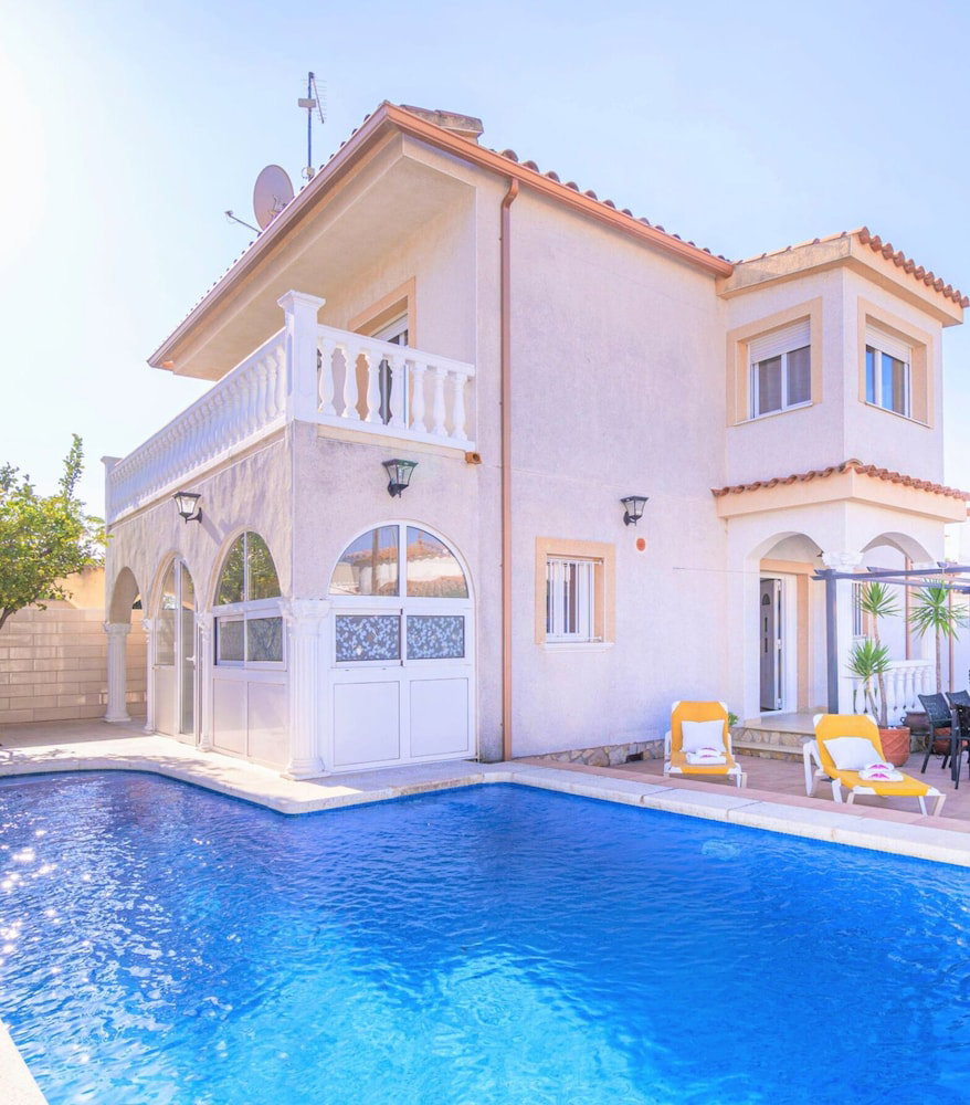 Hotel Villa In Empuriabrava With Private Pool