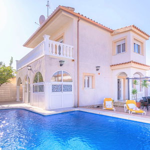 Hotel Villa In Empuriabrava With Private Pool cazare Empuriabrava