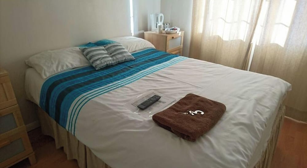 Hotel Room-En Suite Shower Room Double Room Wi