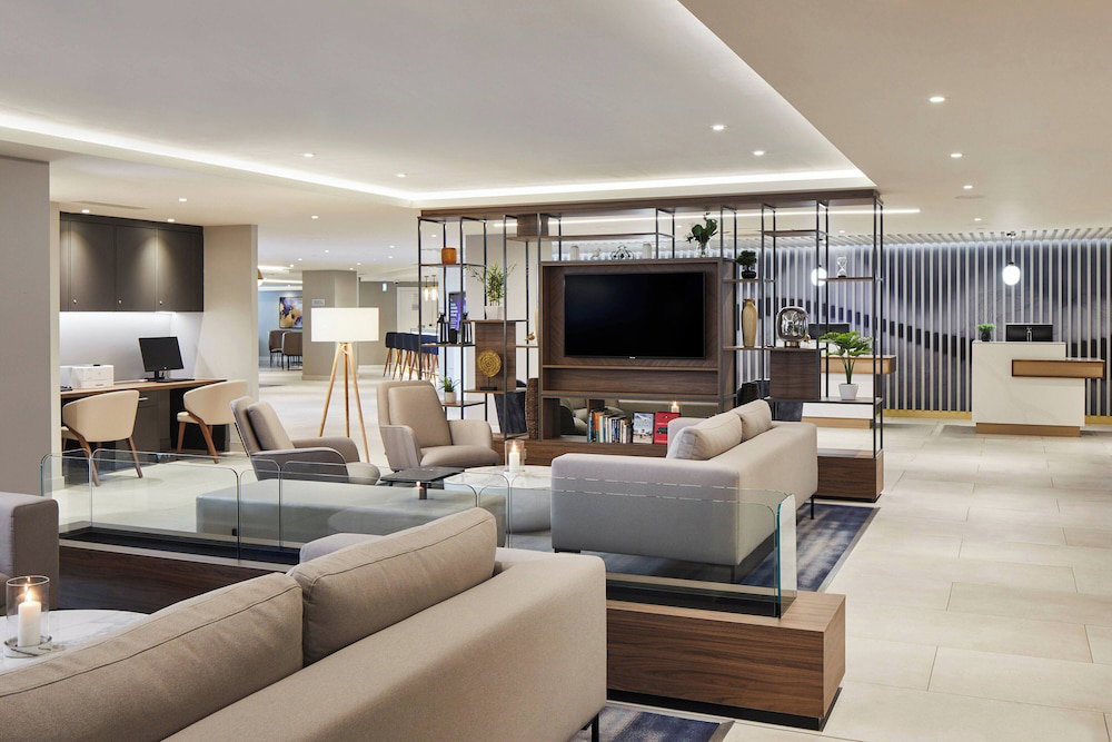 Courtyard By Marriott London Heathrow Airport