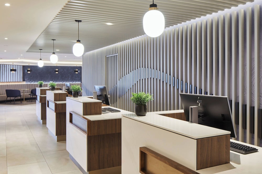 Courtyard By Marriott London Heathrow Airport