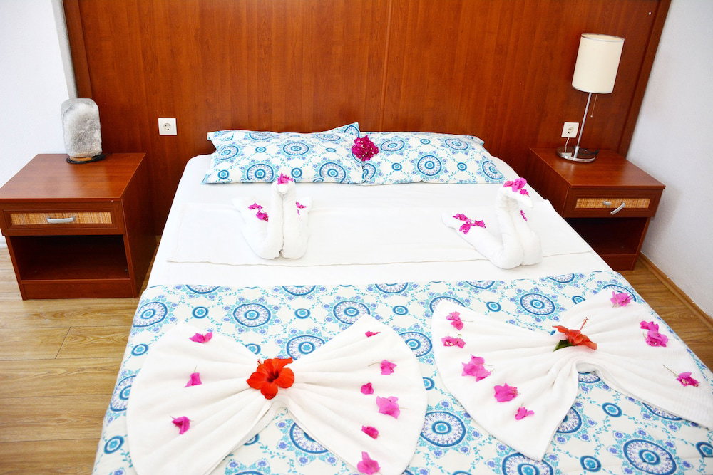Avisos Hotel&Apartments