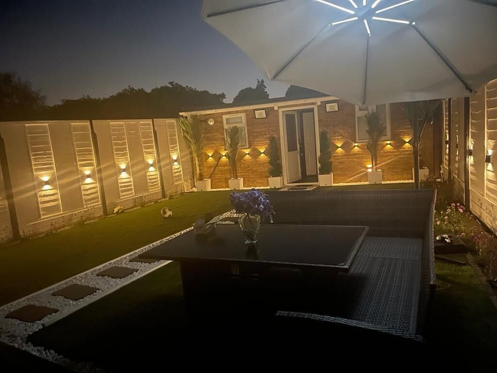 Hotel Heathrow Garden Lodge [Free Parking • Netflix • Prime • Coffee • Wifi]