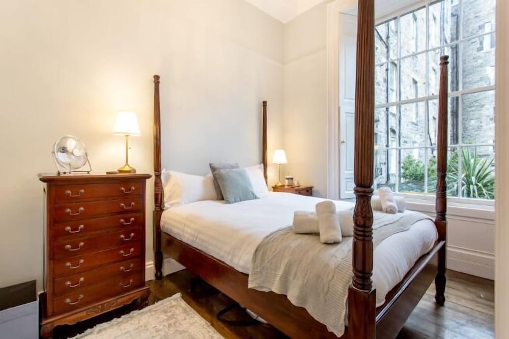 Joivy Converted Flat In Historic Building In Desirable New Town