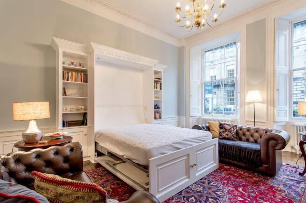 Joivy Converted Flat In Historic Building In Desirable New Town