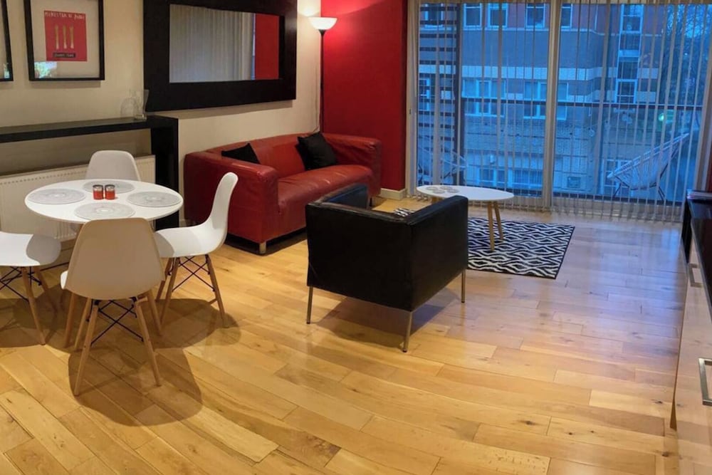 Apartment-Sleeps4-Balcony-Parking-Petsok