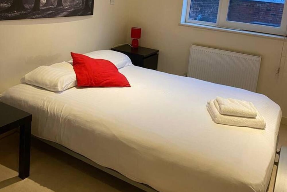 Apartment-Sleeps4-Balcony-Parking-Petsok