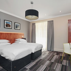 Hotel The Place cazare Newtown