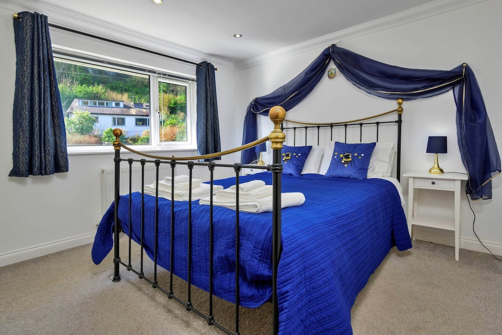 Luxury Country Estate Near Largs