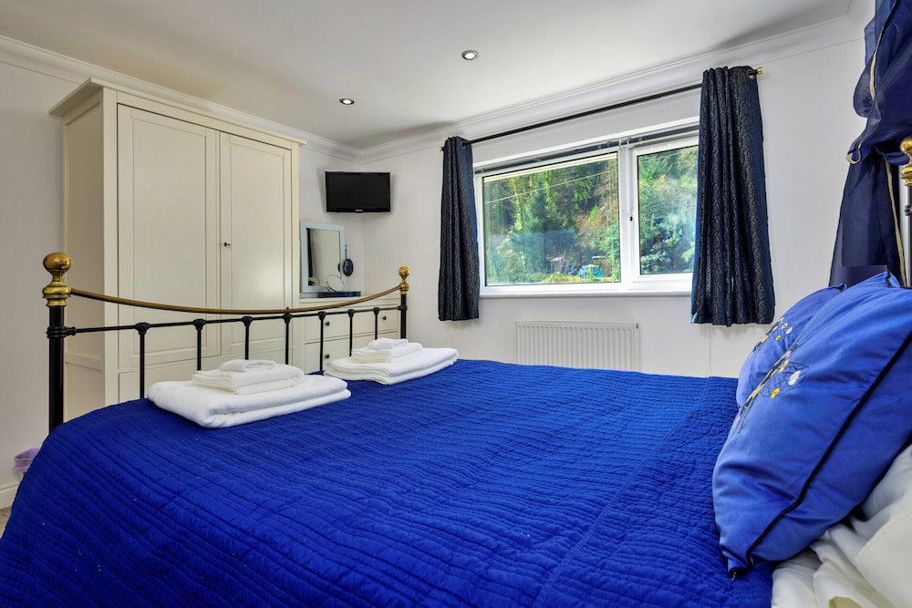 Luxury Country Estate Near Largs
