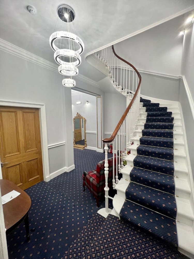 Hotel Mayfield Suites