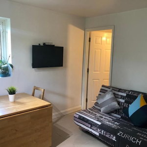 Hotel Small Modern Comfortable 2 Bedroom Apartment - Cmyr cazare Hayes
