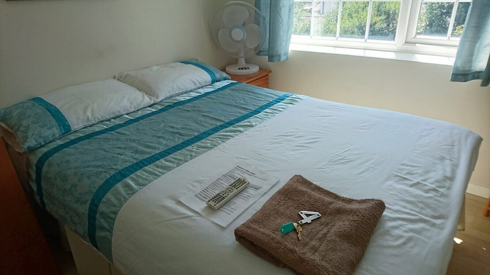 Room-Double With Shared Bathroom Sleeps